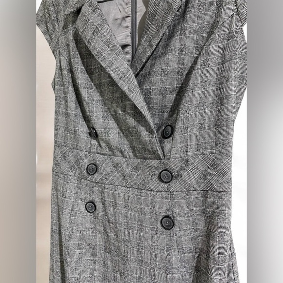 🔮LE CHATEAU DRESS🔮 - Picture 5 of 9